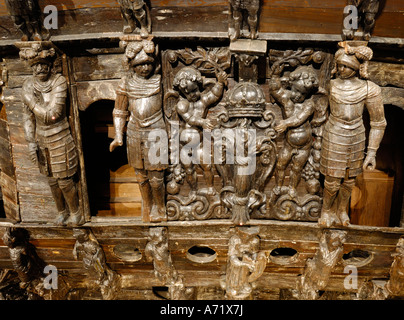 Sculture in legno a poppa del xvii secolo corazzata Vasa presso il Museo Vasa a Stoccolma, Svezia Foto Stock