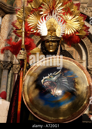 Aztec stile guerriero maschera di Carnevale il carnevale di Venezia Foto Stock