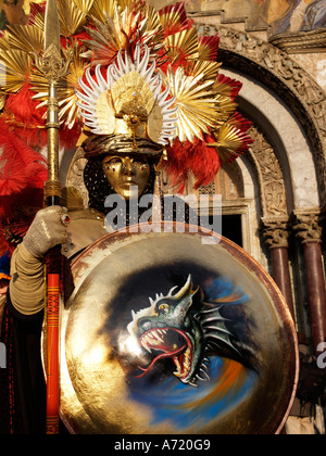 Aztec stile guerriero maschera di Carnevale il carnevale di Venezia Foto Stock