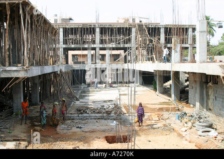 Ponteggio a un sito di costruzione in Bhubaneshwar Orissa India Foto Stock