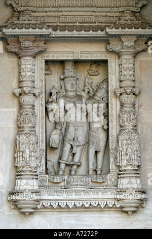 Intricate sculture di pannello a Hathee Singh Tempio Ahmedabad Gujarat India Foto Stock