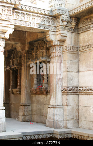 Incredibile scolpiti interno dell'Adalaj Step-Well vicino a Ahmedabad,Gujarat India Foto Stock