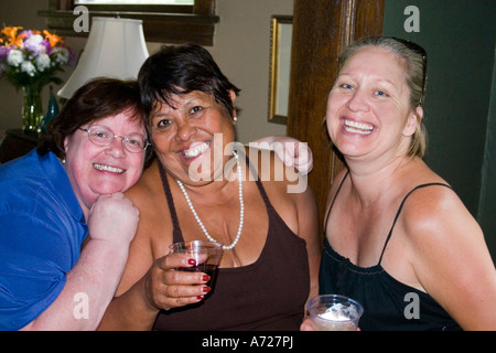 Happy amici in un quartiere di andare lontano partito. St Paul Minnesota USA Foto Stock