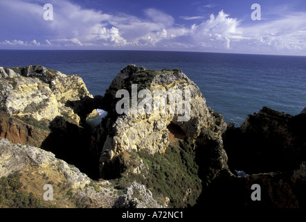 L'Europa, Portogallo, Algarve, Lagos. Ponta da Piedade, costale formazioni di roccia Foto Stock