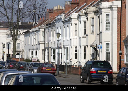 Terrazza di bianco case dipinte in Newbold Street, Leamington Spa Warwickshire Foto Stock