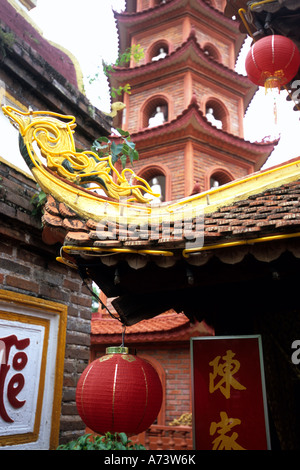 TRAN QUOC PAGODA (Chua Tran Quoc), Hanoi il più antico tempio risale al VI secolo sulla sponda del Lago Ovest (Vietnam). Foto Stock