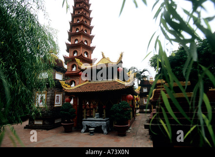 TRAN QUOC PAGODA (Chua Tran Quoc), Hanoi il più antico tempio risale al VI secolo sulla sponda del Lago Ovest (Vietnam). Foto Stock