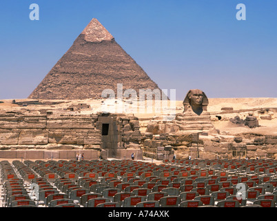 Siede per spettacolo notturno di Gizeh Sphinx Giza Egitto Foto Stock