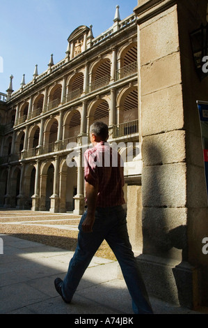 Cortile del Santo Tomás de Villanueva / Università di Alcala ALCALA DE HENARES Comunità Autonoma di Madrid Spagna Foto Stock