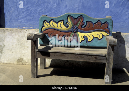 NA, Messico, Baja, Todos Santos. Panca scolpito dettaglio. Foto Stock