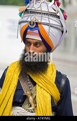 Ritratto di Sika religioso indù uomo in Bangla Shib Gurudwara Sika Grande Tempio di New Delhi India Foto Stock