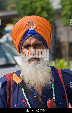 Ritratto di Sika religioso indù uomo in Bangla Shib Gurudwara Sika Grande Tempio di New Delhi India Foto Stock