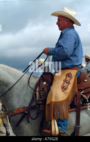 Un cowboy a cavallo in Bandera Texas Foto Stock