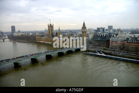 Case del Parlamento di Londra attraverso il Fiume Tamigi visto dal London Eye Foto Stock