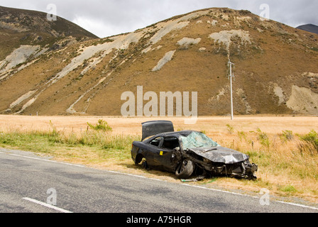 Distrutto auto sulla statale 73 nella nuova Zealands Canterbury high country Foto Stock