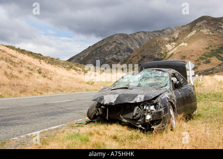 Distrutto auto sulla statale 73 nella nuova Zealands Canterbury high country Foto Stock