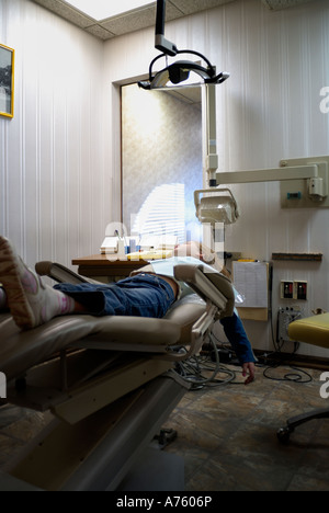 Rilassati in sedia dentisti Foto Stock