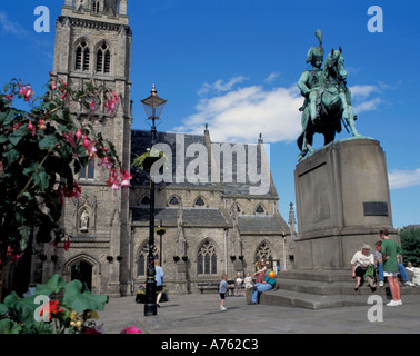 Statua di Carlo paletta William Stewart in luogo di mercato con la Chiesa di San Nicola al di là, Durham City, Durham, Inghilterra, Regno Unito. Foto Stock