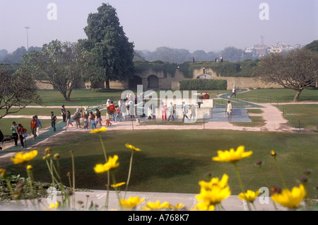 Raj Ghat un memoriale al Mahatma Ghandi sul sito della sua cremazione in Delhi India Foto Stock