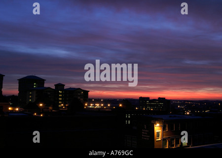 Alba sul Wakefield guardando dal centro verso il basso Kirkgate Sud Est Foto Stock