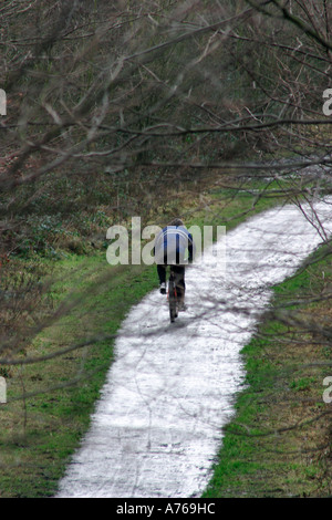 Pennine Way e Colomba Valley Trail uomo in mountain bike Foto Stock