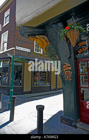 Orsacchiotto di peluche Shop nella parte vecchia di York - Little Stonegate Foto Stock