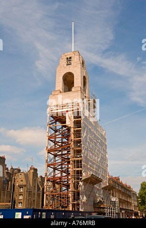 "Baker Street', Londra - Ex 'Abbey House' con [famoso ^art - deco ^torre dell orologio] detenute dall opera di carpenteria metallica Foto Stock