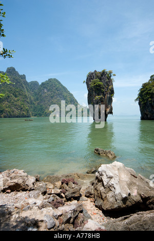 Il promontorio roccioso di Ko Tapu sull isola di James Bond, Ao Phang Nga National Park, Phang Nga, Thailandia Foto Stock