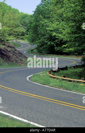 Avvolgimento TALIMENA SCENIC drive through OUACHITA National Forest Scenic Byway, WESTERN ARKANSAS. L'estate. Foto Stock