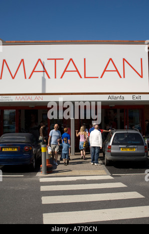 Esterno del Matalan convenienti abbigliamento e beni domestici store shop Aberystwyth Wales UK Foto Stock