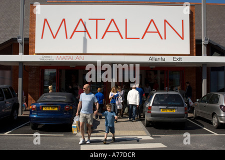 Sconto Matalan abbigliamento e beni domestici store shop Aberystwyth Wales UK Foto Stock