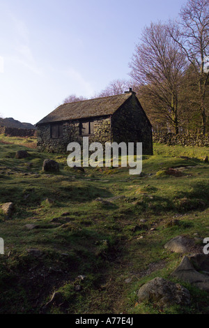 Old Stone cottage costruito presso il ponte Ashness Derwent Water Foto Stock