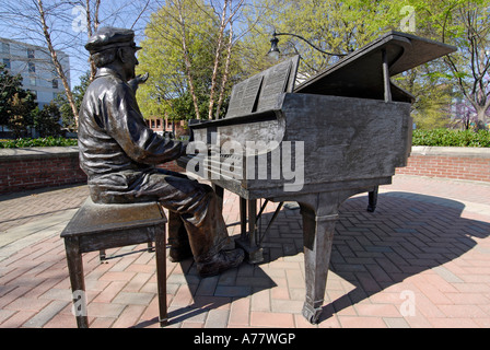 Owen Bradley statua a Music Row in Nashville Tennessee TN Tenn US STATI UNITI D'America Stati Uniti d'America American Music City Foto Stock