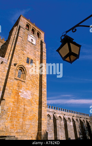 La torre della Cattedrale Sé Catedral Evora Alentejo Portogallo Foto Stock