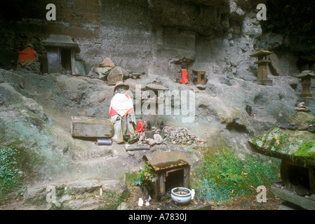 Tempio Kumanomagaibuisu vecchio cedro Kumisaki penisola Isola di Kyushu in Giappone Foto Stock