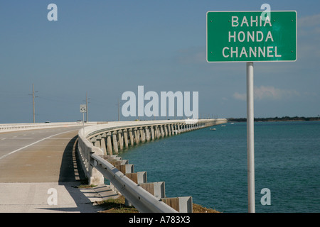 Giornale Distributori Automatici vista incredibile infinito infinito strada acqua vasto waterfront America Americhe spiagge Spiaggia Foto Stock