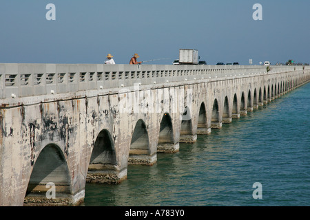 Giornale Distributori Automatici vista incredibile infinito infinito strada acqua vasto waterfront America Americhe spiagge Spiaggia Foto Stock