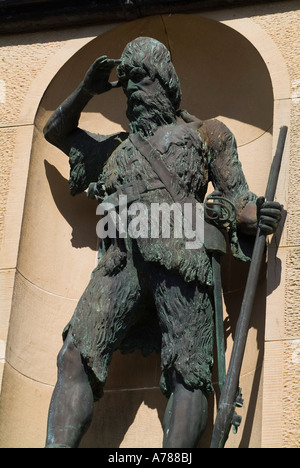 dh Robinson Crusoe statua LARGO inferiore FIFE statua che segna il cottage in cui Alexander Selkirk è nato daniel defoe marinaio Foto Stock