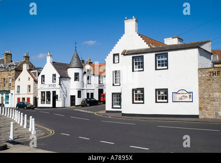 Dh la pesca scozzese Museum ANSTRUTHER FIFE Lungomare Porto bianco lavato clad case tradizionale villaggio Foto Stock