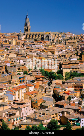 Vista della città Patrimoniomondiale Toledo dalla Ronda del Toldeo Toledo Castilla La Mancha Spagna Europa Foto Stock