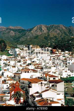 Le bianche borgo collinare di Torrox vicino a Nerja, Malaga, Andalusia Andalusia Spagna Foto Stock