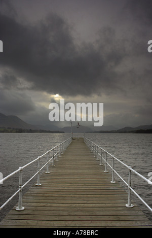 Jetty di Ullswater lago a Pooley Bridge nel Lake District inglese Foto Stock