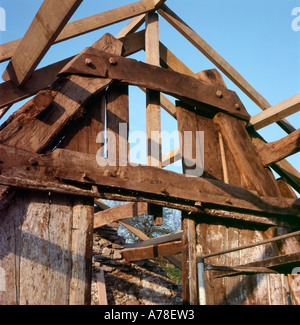 Post tetto medievale mostra cruck metodi di costruzione Llanwrda Carmarthenshire Galles Foto Stock