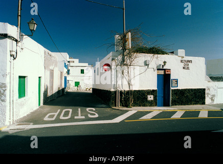 Il unprepossessing Miguel, per questa strada, ad Arrieta è uno dei migliori ristoranti di pesce sulla isola di Lanzarote Foto Stock