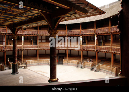 UK London Bankside Shakespeare Globe Theatre auditorium Foto Stock