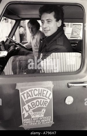 Peter Tatchell, attivista per i diritti umani, cerca di essere eletto nel sud di Londra al Partito laburista come deputato inglese LGBT 1983. HOMER SYKES Foto Stock