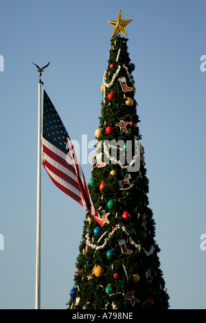 Bandiera americana albero di Natale Xmas X Mas decorazione ninnolo sfera bambola giocattolo decorare parte celebrazione soft presenta il Natale Foto Stock
