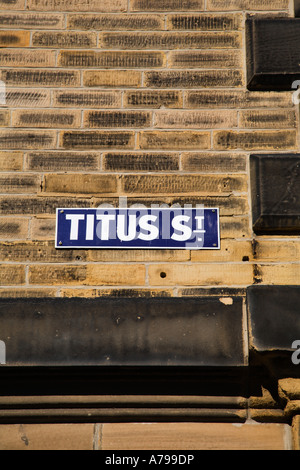 Tito Street in onore di Sir Tito sale nel villaggio di Saltaire che è un sito Patrimonio Mondiale dell'UNESCO West Yorkshire Inghilterra Foto Stock