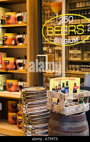 Invitante Beer Shop a Bruxelles Belgio Foto Stock