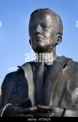 Busto di Baudouin re dei Belgi1951 a 1993 da Henri Lenaerts davanti alla Cattedrale di Sts Michel et Gudule Bruxelles Foto Stock